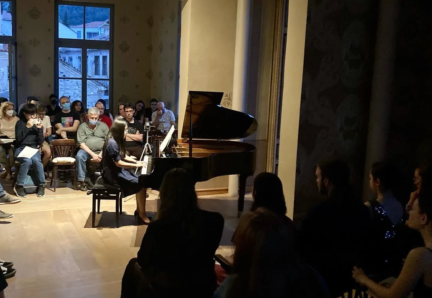 Yingqi Wang performing live piano music for an event